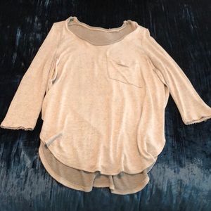 Quarter length grey light shirt with frocket